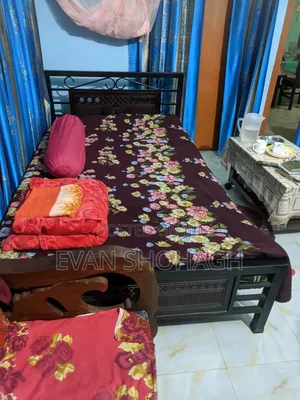 4/7 Feet Steel Bed