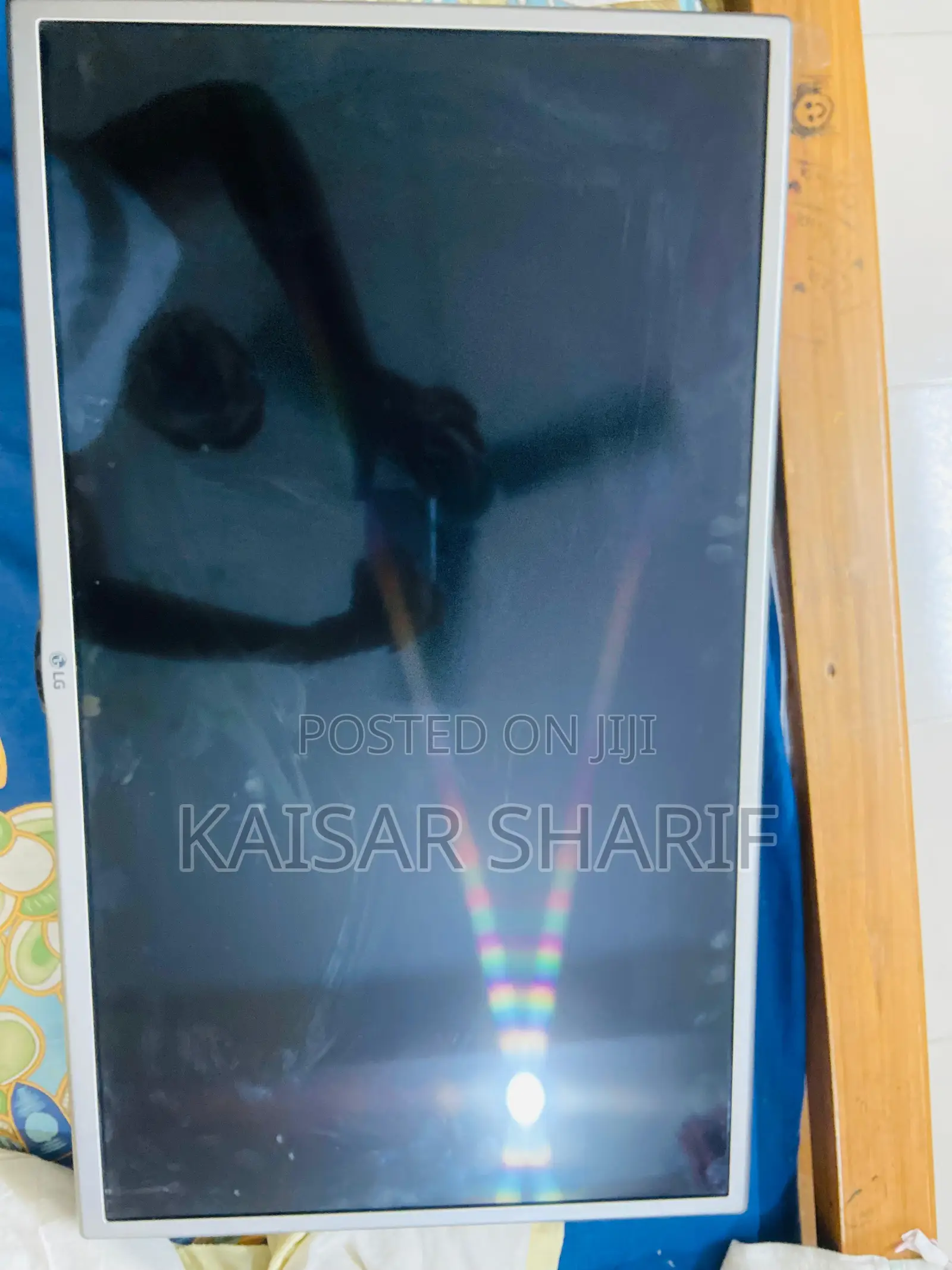 এলজি 32 ইঞ্চি টিভি।