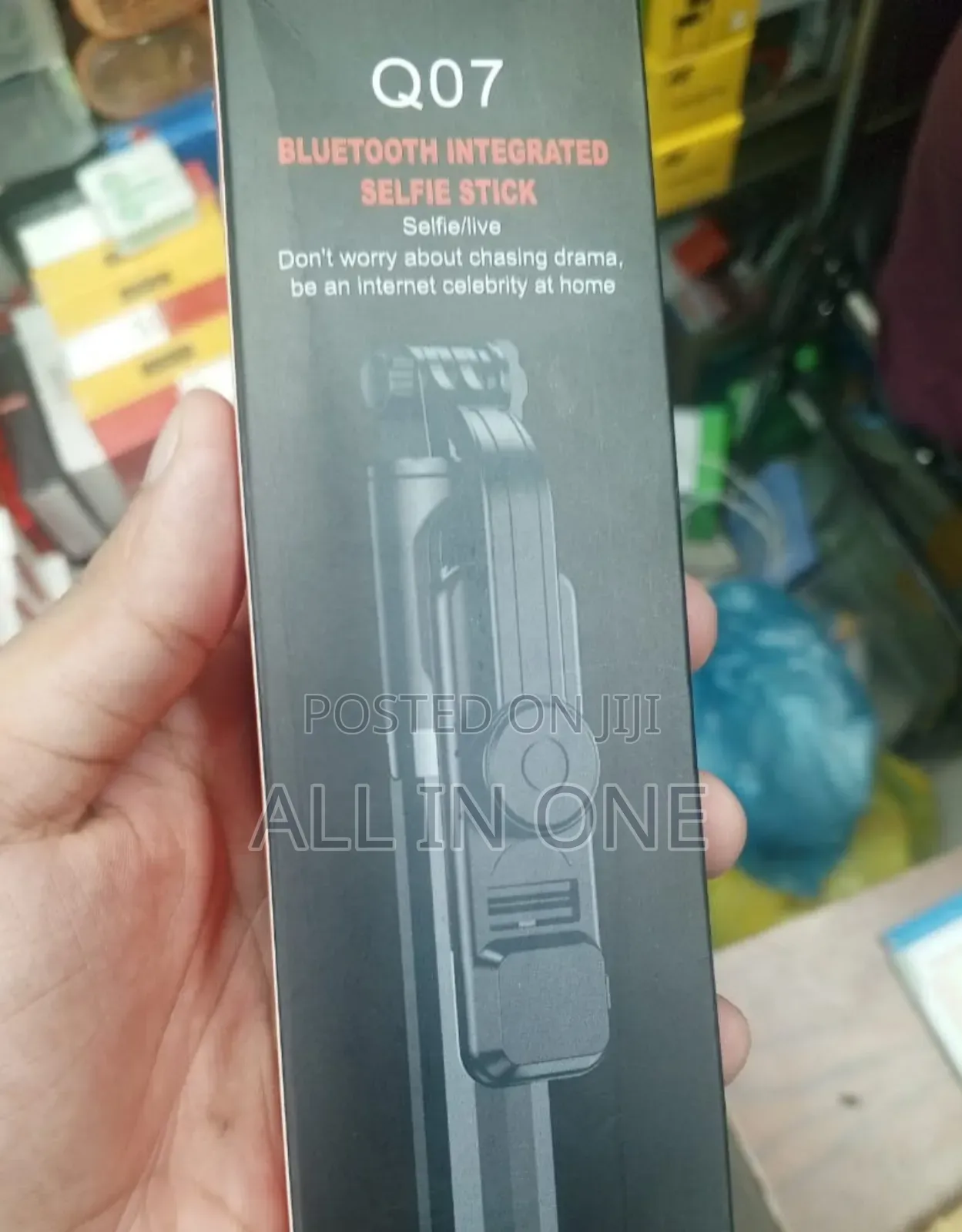 Q07 100cm Bluetooth Selfie Stick With Remote Control and Design