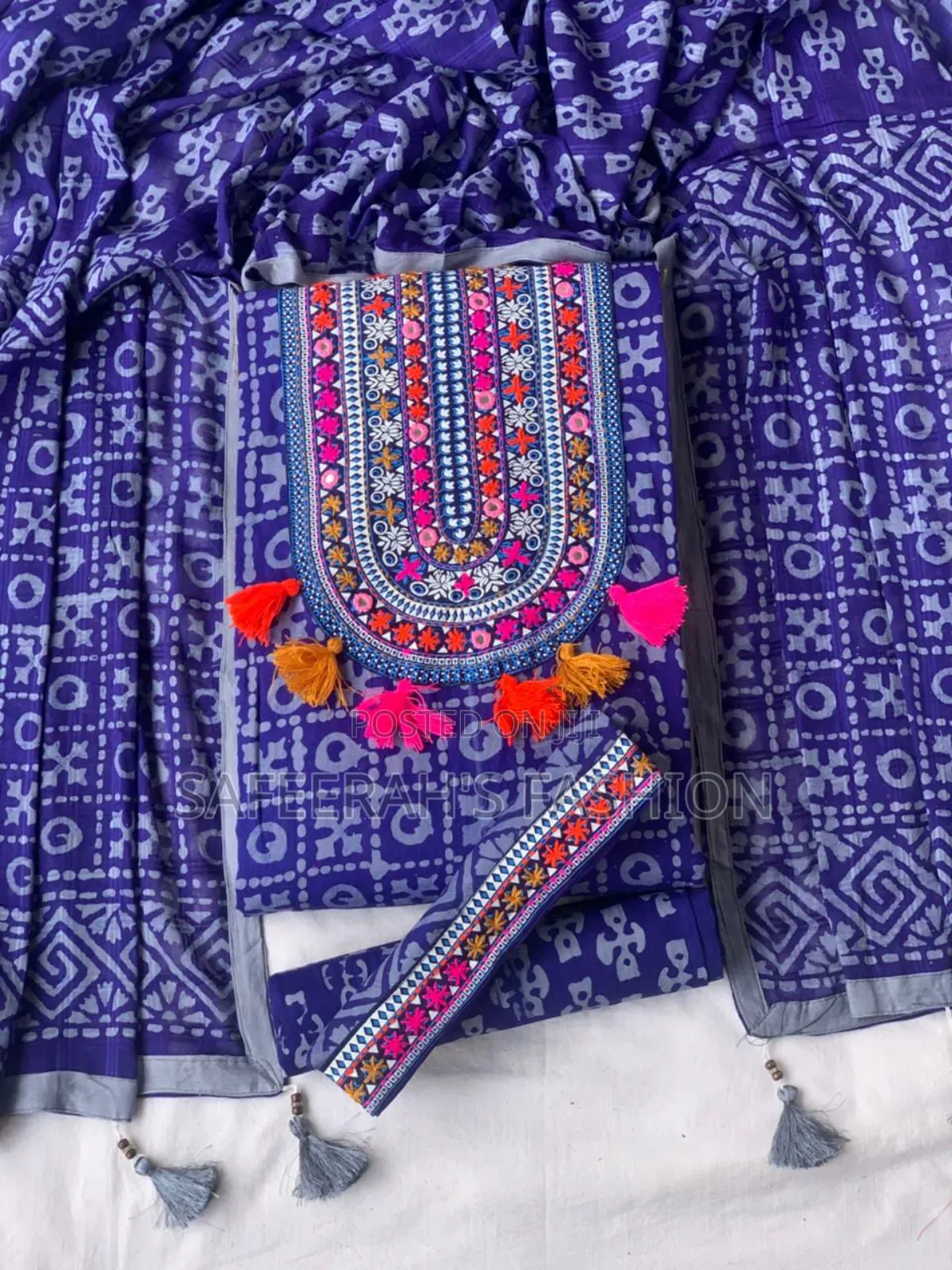 ইয়োক লেইজ কাজ করা বাটিকr