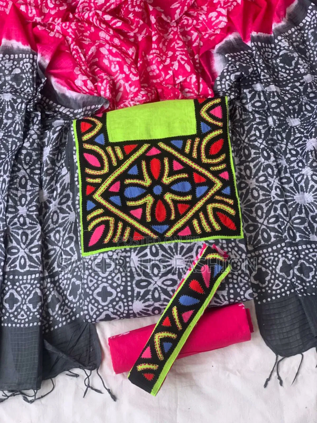 ইয়োক লেইজ কাজ করা বাটিকr