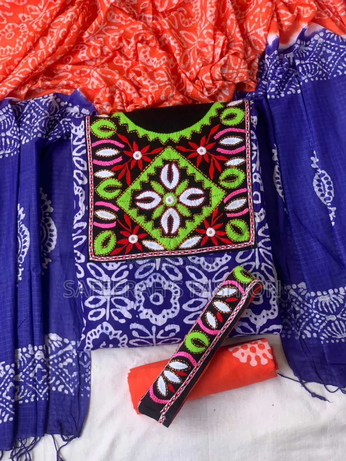 ইয়োক লেইজ কাজ করা বাটিকr