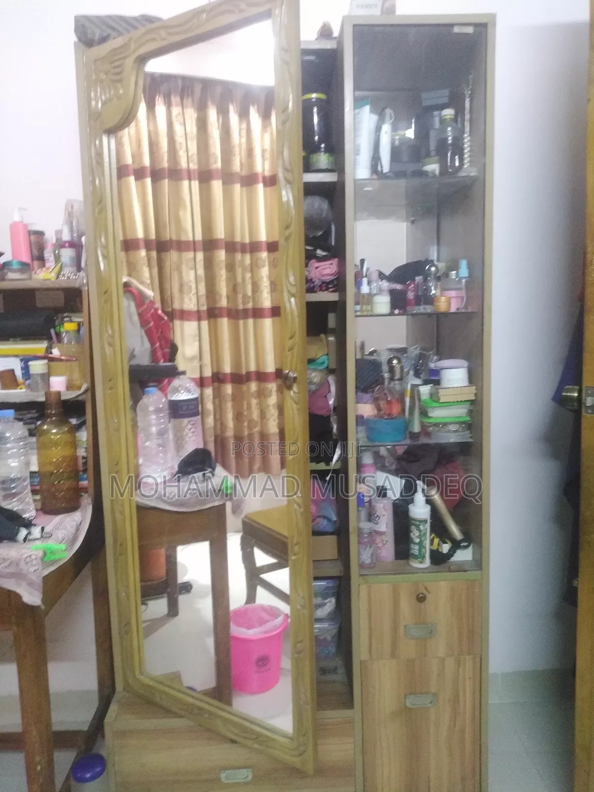 ড্রেসিং টেবিল