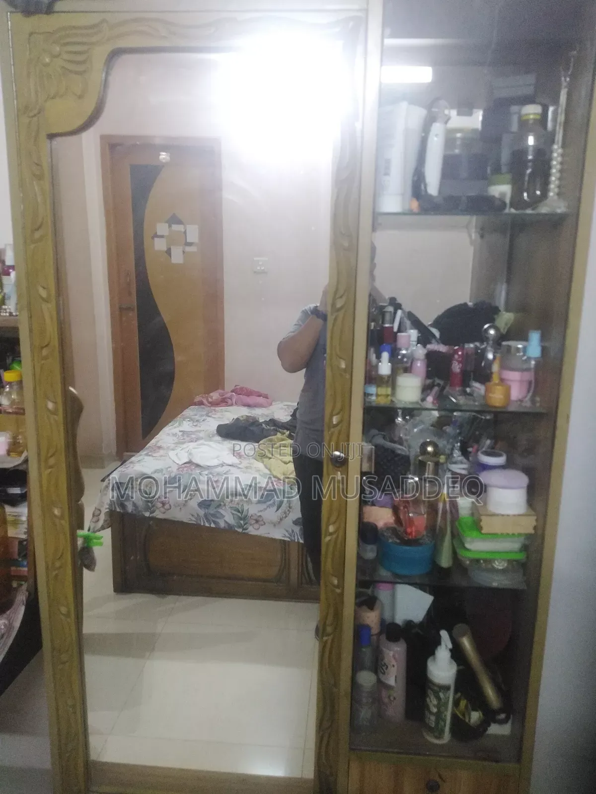 ড্রেসিং টেবিল