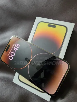 Photo - Apple iPhone 14 Pro Max 256 GB Gold