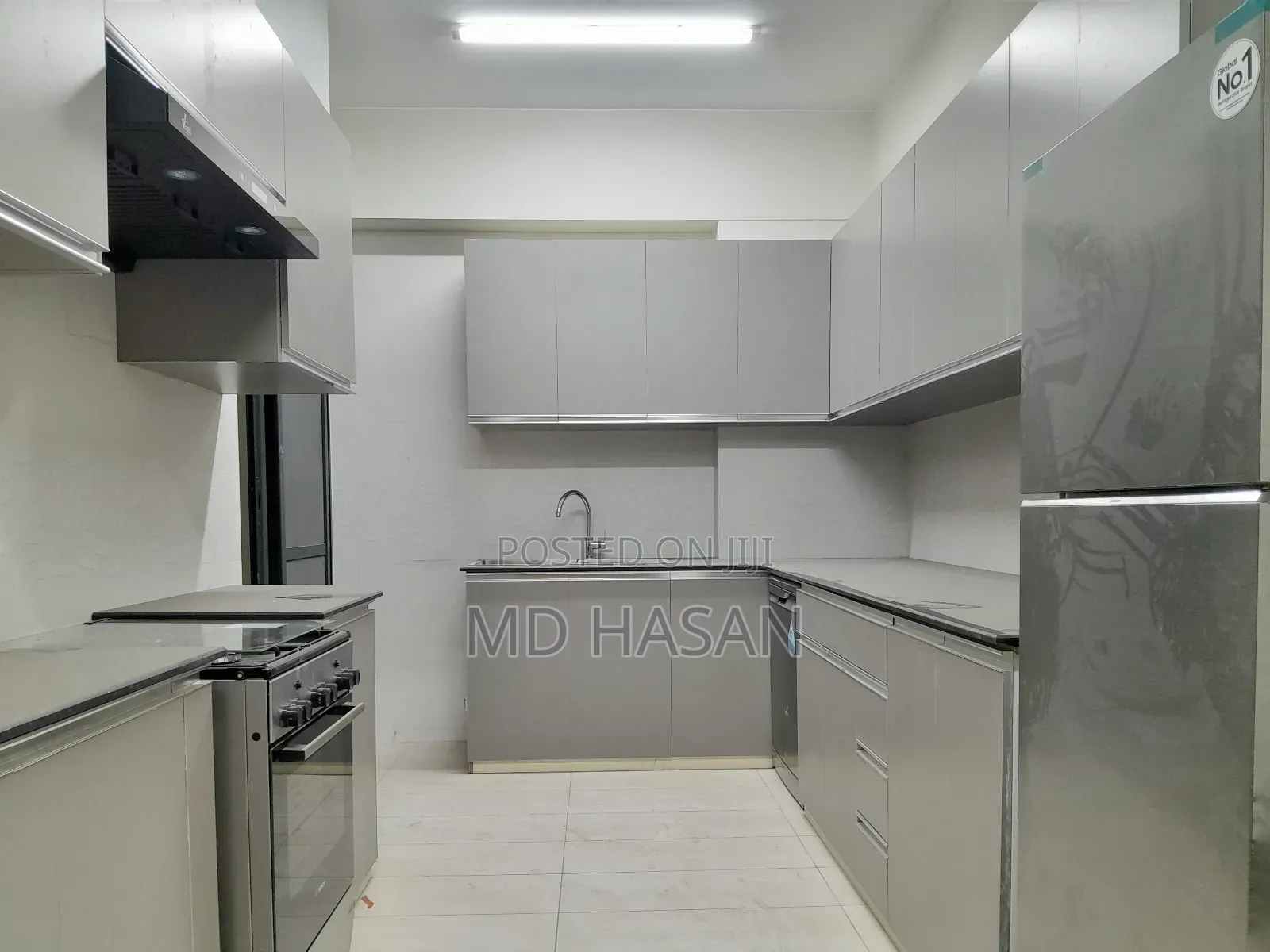 3bdrm Apartment in Semi Furbished Flat for Rent