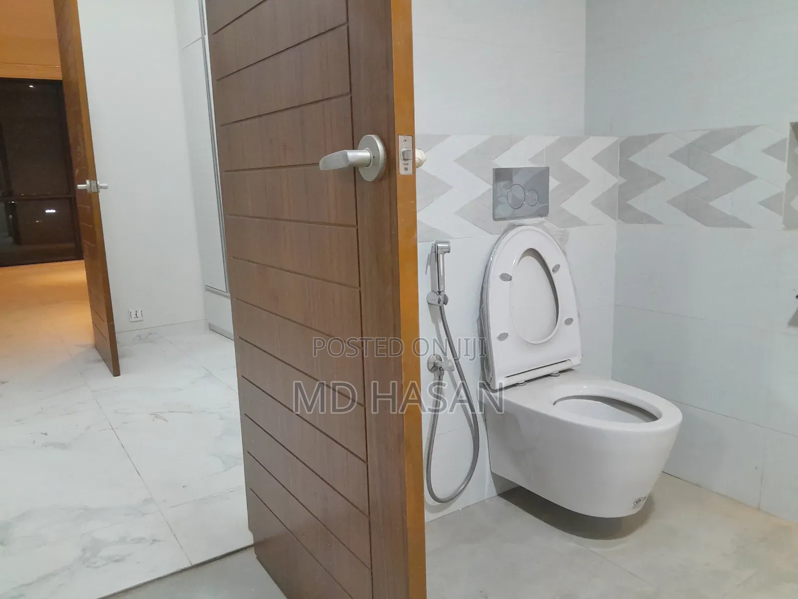 3bdrm Apartment in Semi Furbished Flat for Rent