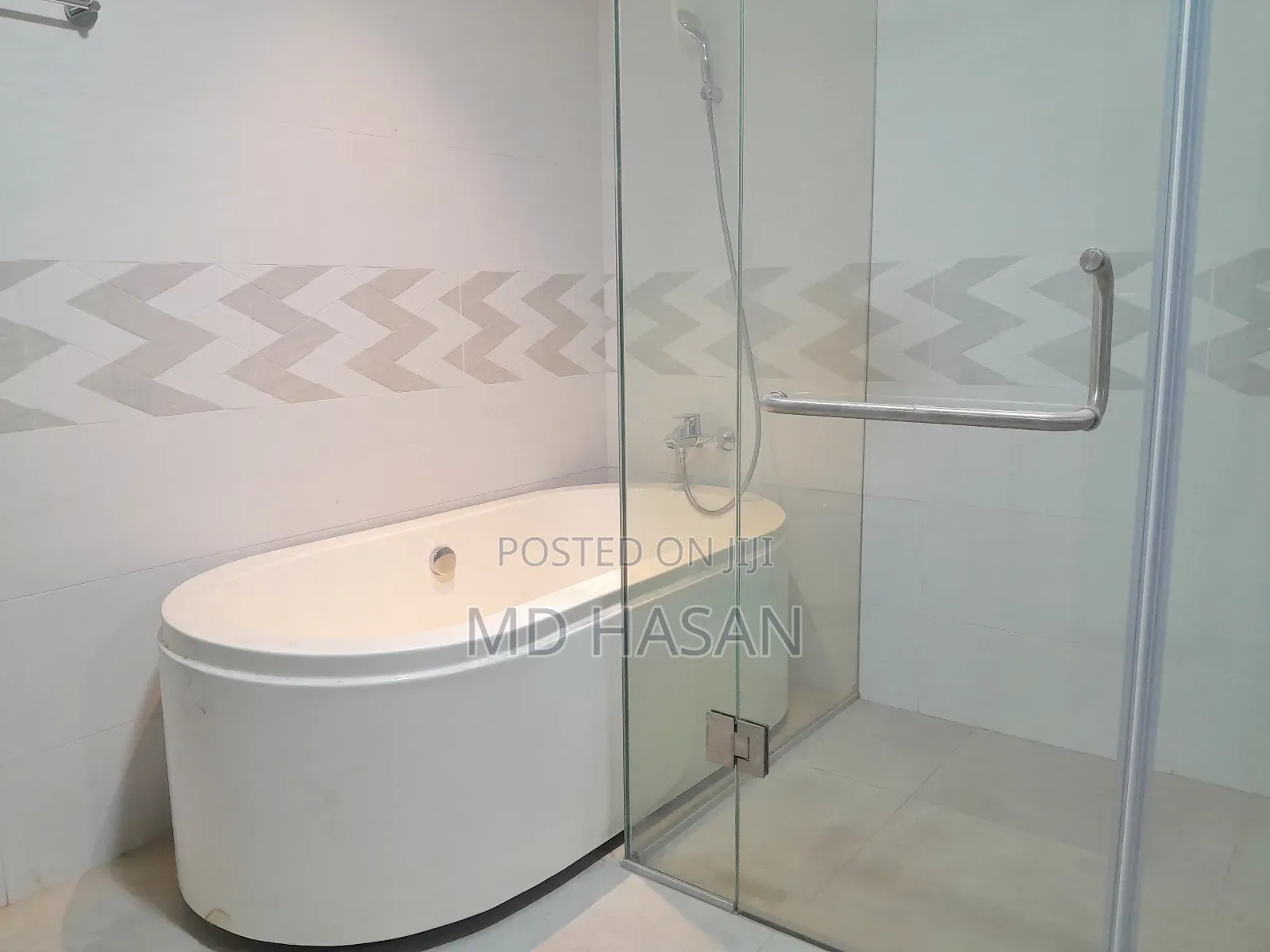 3bdrm Apartment in Semi Furbished Flat for Rent