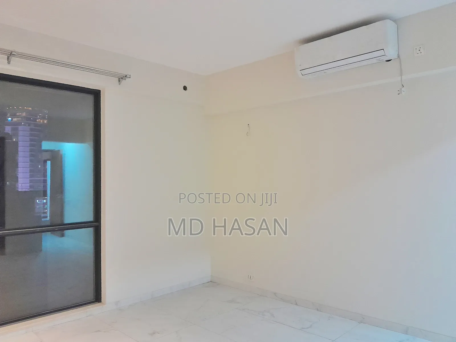 3bdrm Apartment in Semi Furbished Flat for Rent