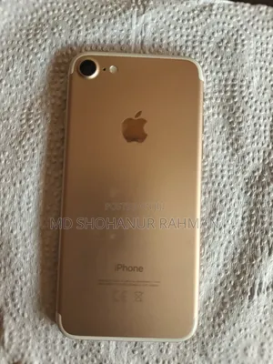 Photo - Apple iPhone 7 32 GB Gold