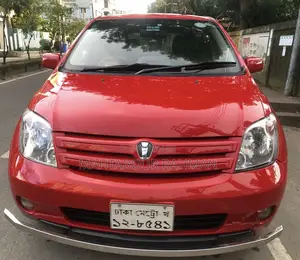 Photo - Toyota IST 2004 Red