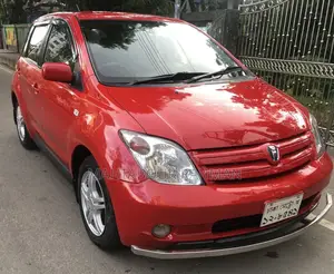 Toyota IST 2004 Red