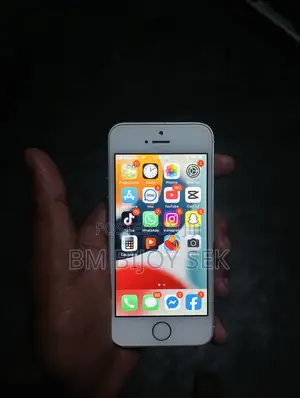 Photo - Apple iPhone SE 32 GB Silver