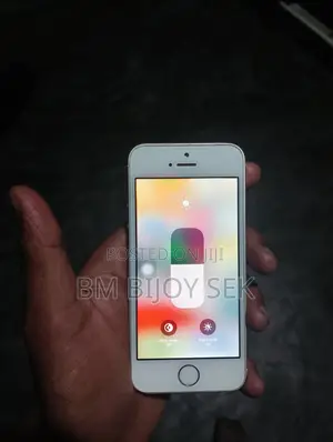 Apple iPhone SE 32 GB Silver