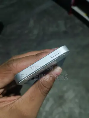 Apple iPhone SE 32 GB Silver