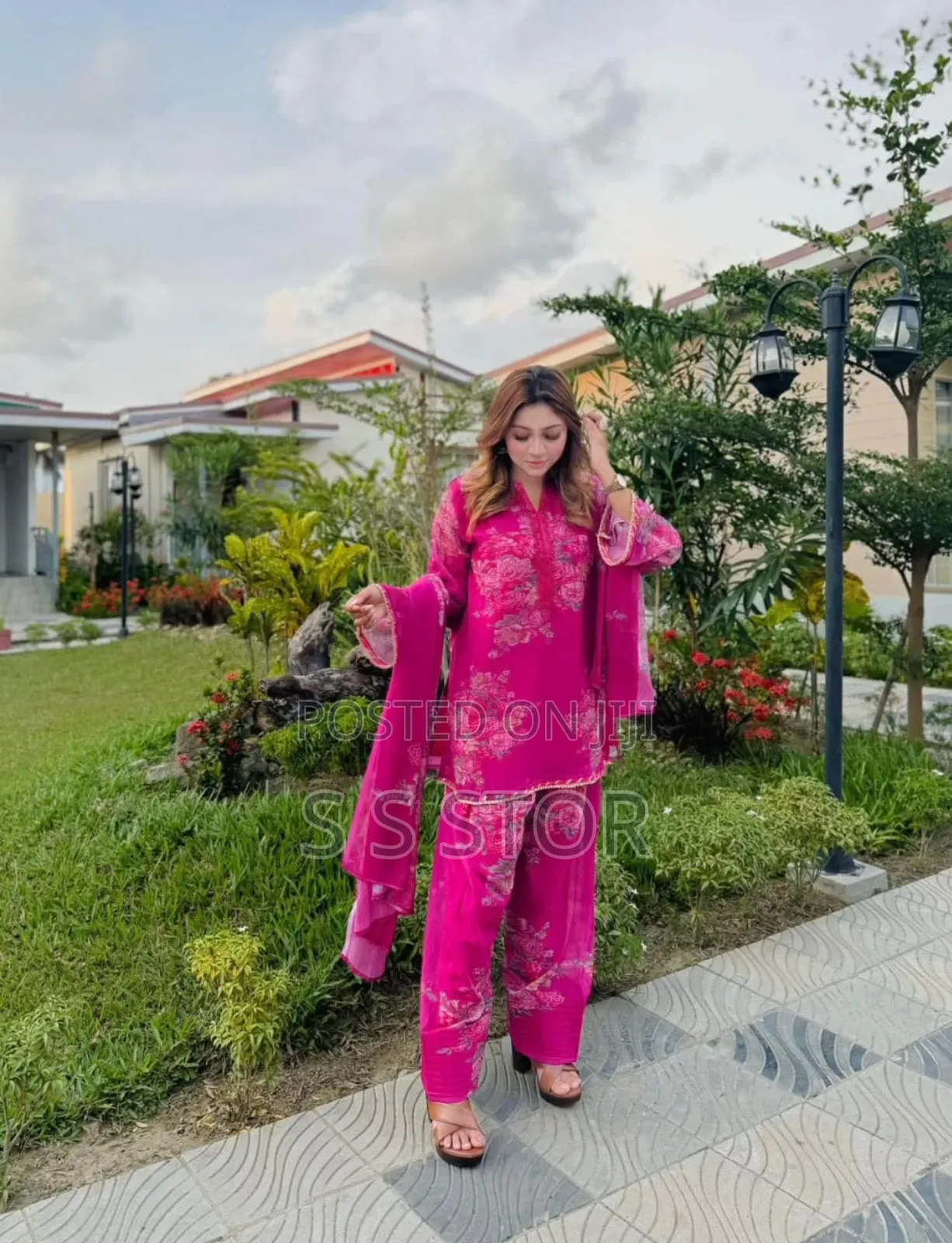 White Gold Georgette Three Piece