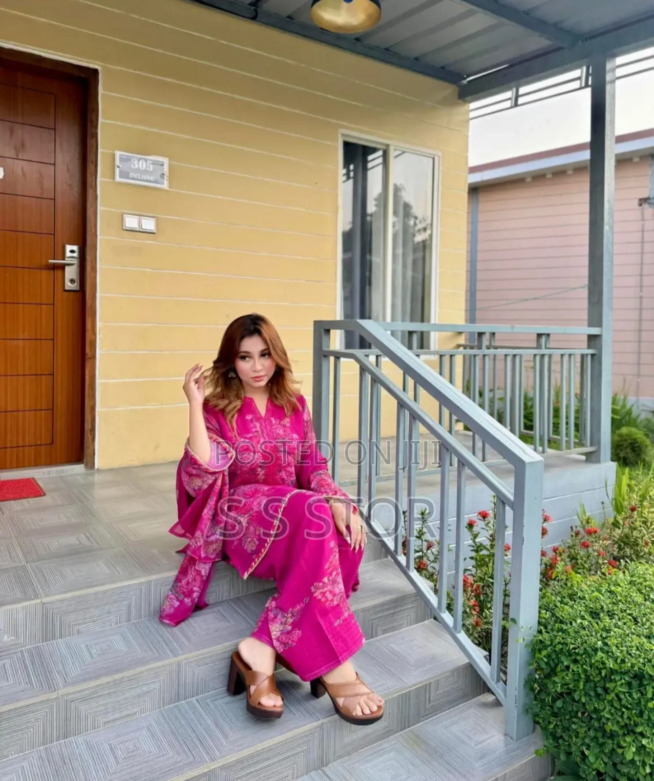 White Gold Georgette Three Piece