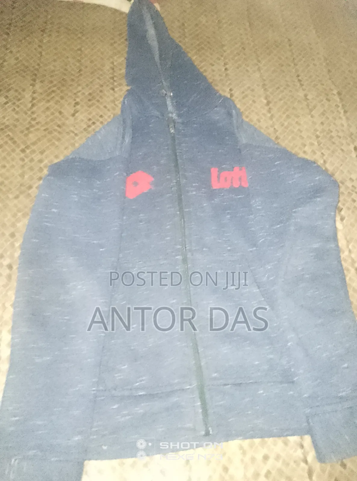 এই প্রোডাক্টটা ব্যবহারিত সেজন্য কম দাম দিয়ে দিচ্ছি