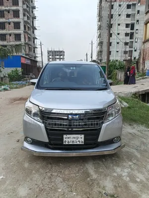 Photo - Toyota Noah 2.0 AWD (6 Seater) 2014 Silver
