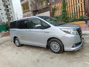Toyota Noah 2.0 AWD (6 Seater) 2014 Silver