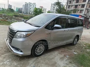 Toyota Noah 2.0 AWD (6 Seater) 2014 Silver