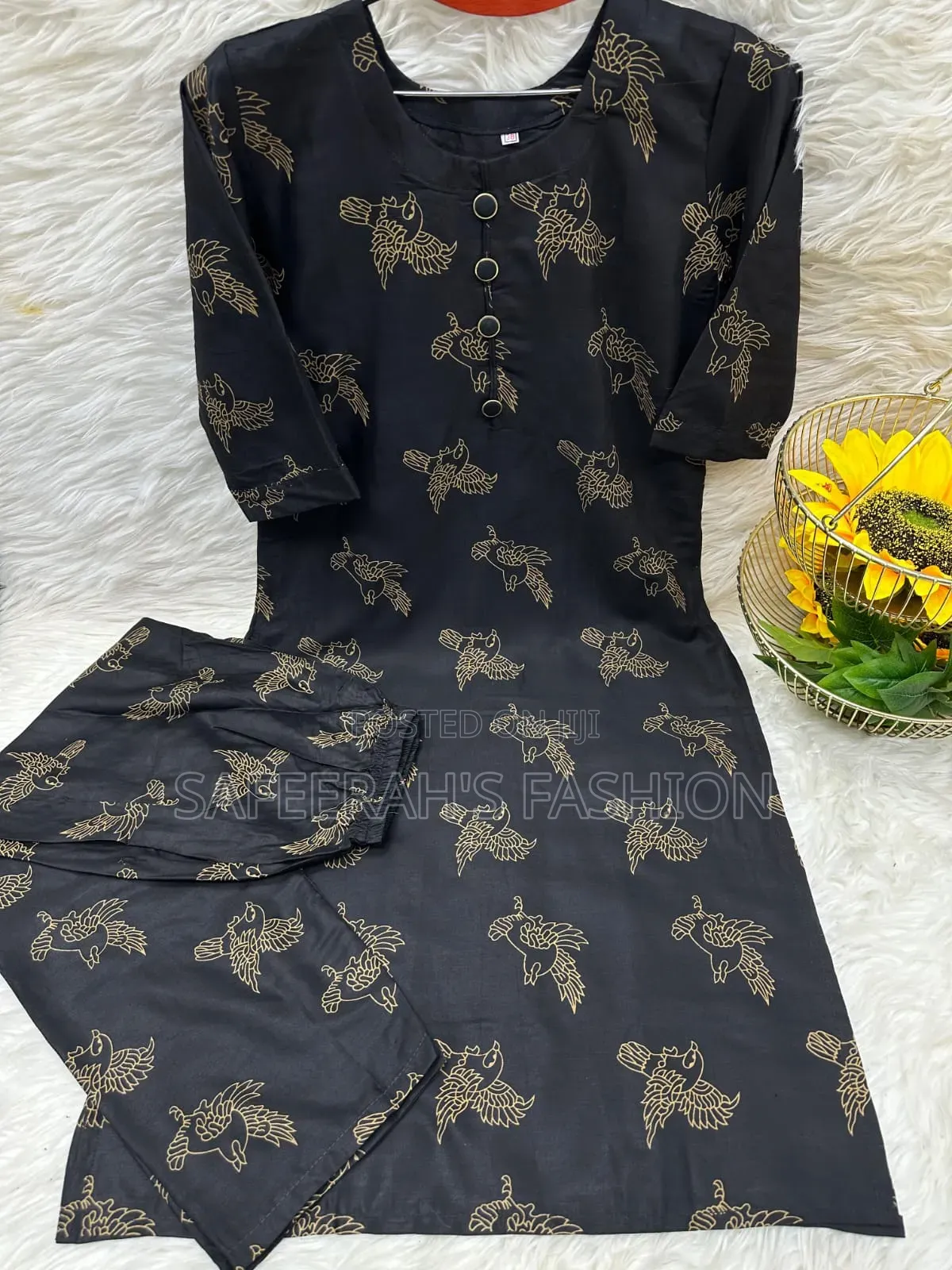 কামিজ স্টাইলের পাখি প্রিন্টের টু-পিস কালেকশনLif