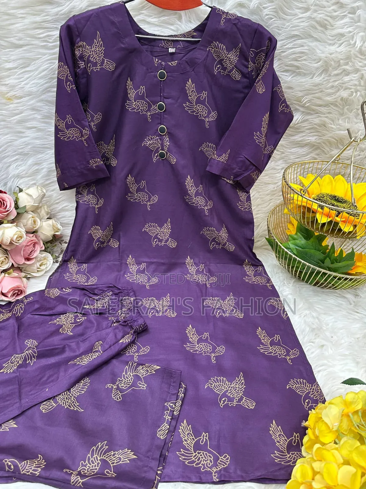 কামিজ স্টাইলের পাখি প্রিন্টের টু-পিস কালেকশনLif