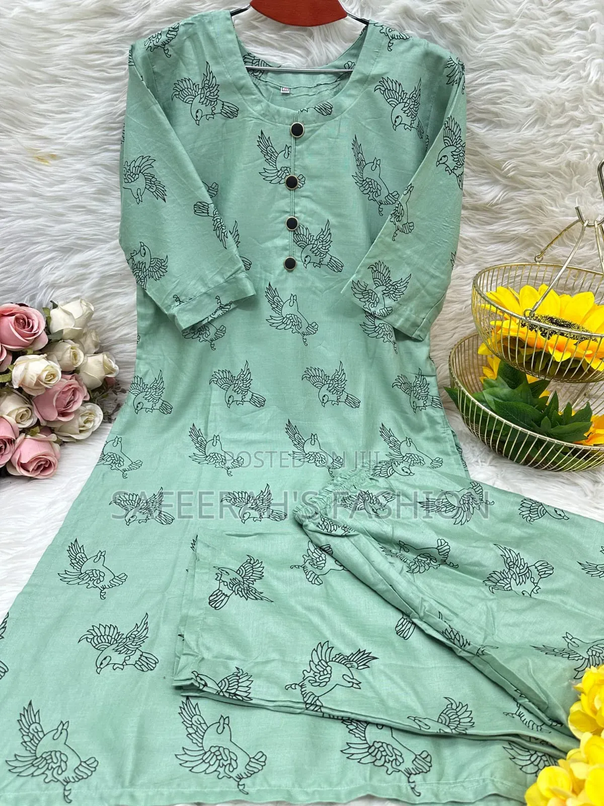 কামিজ স্টাইলের পাখি প্রিন্টের টু-পিস কালেকশনLif