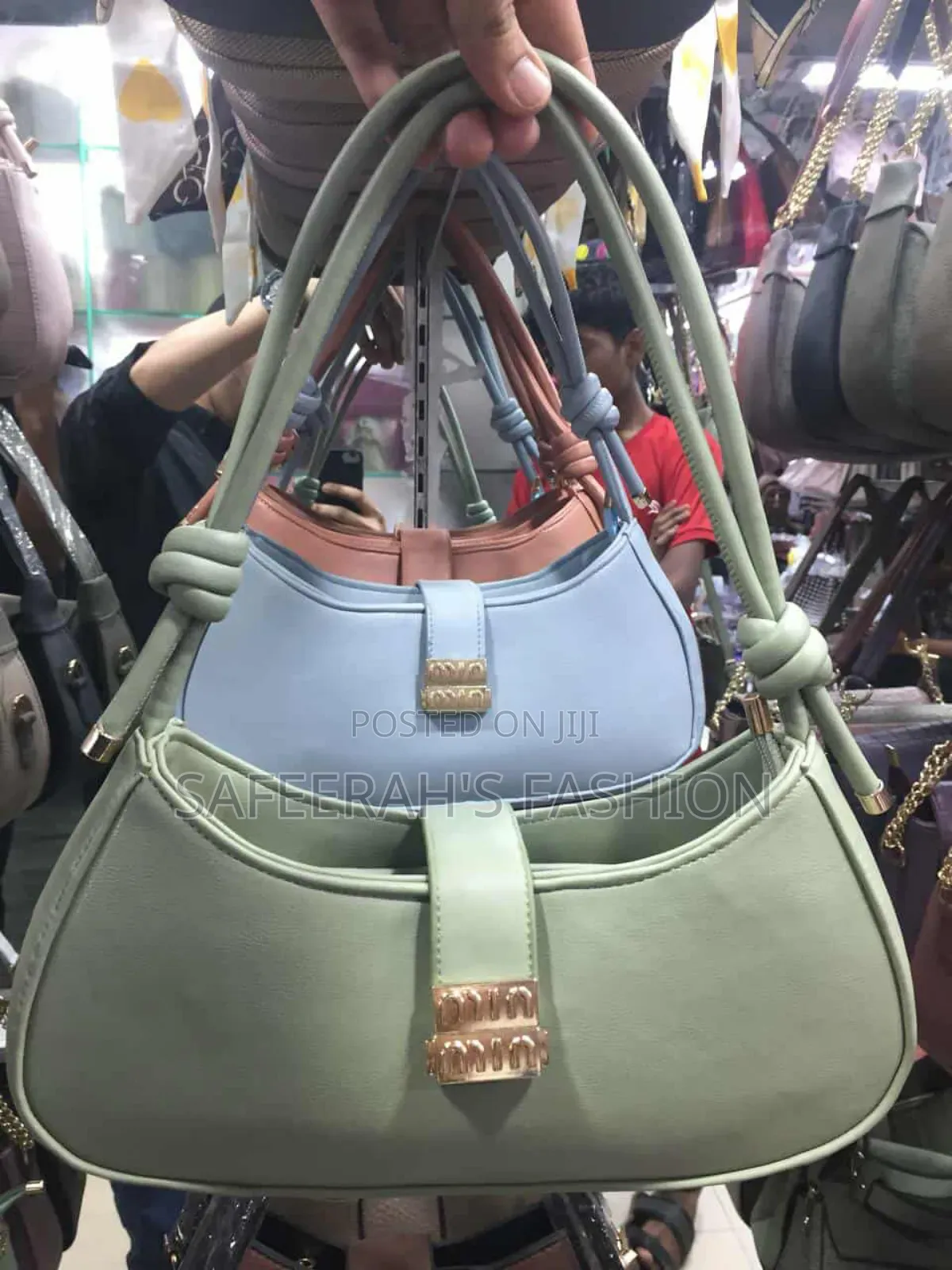 ফ্যাশেনাবল সাইড ব্যাগ নতুন কালেকশন।