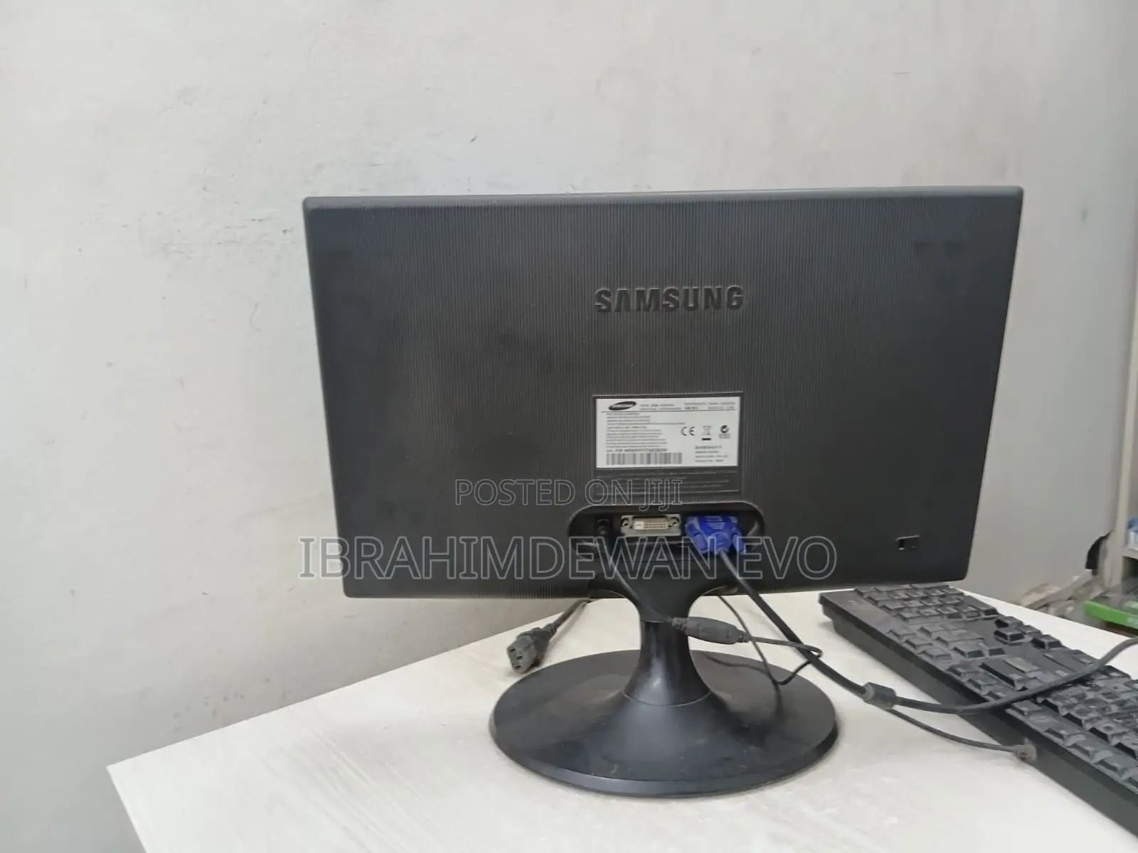 Full Fresh Samsung 19" Monitor, Resolution (1366x768),Model : S19c300