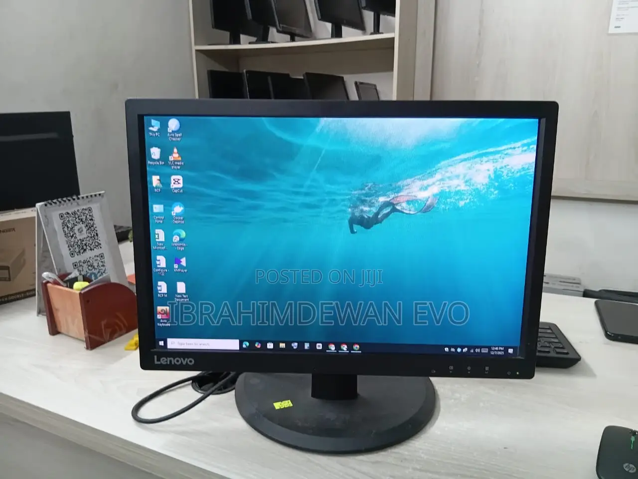 1 Mark Lenovo 19" Monitor, Resolution (1366x768),Model : D186wa