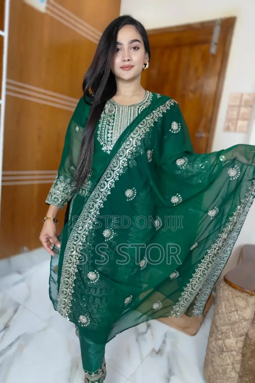 Georgettethree Piece এমব্রয়ডারি কাজ ১০০% কোয়ালিটি সম্পূর্ণ ড্রেস।