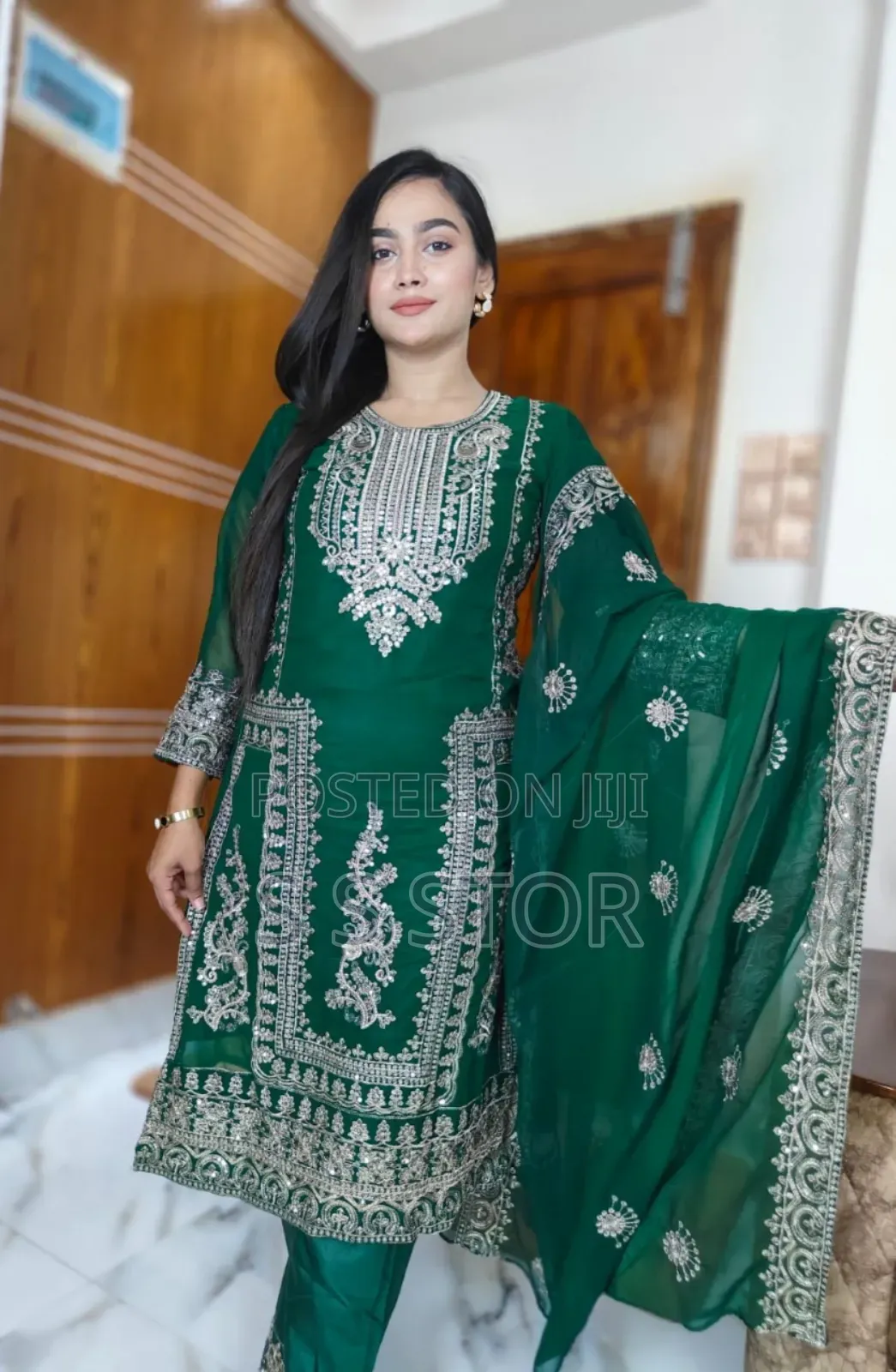 Georgettethree Piece এমব্রয়ডারি কাজ ১০০% কোয়ালিটি সম্পূর্ণ ড্রেস।