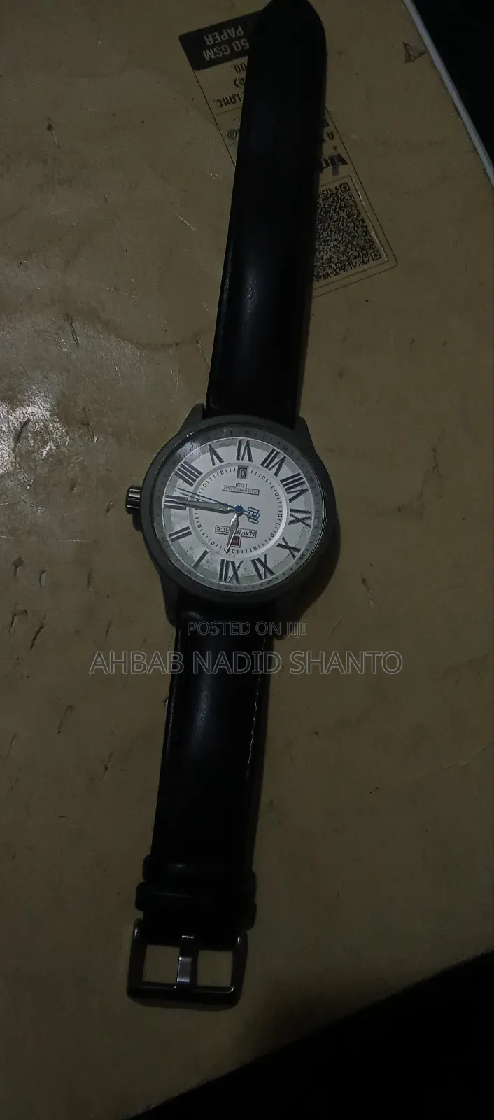 Naviforce এর একটি ঘড়ি