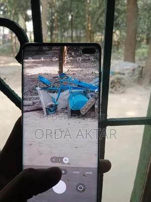 Photo - Samsung Galaxy S10 Plus 128 GB Blue