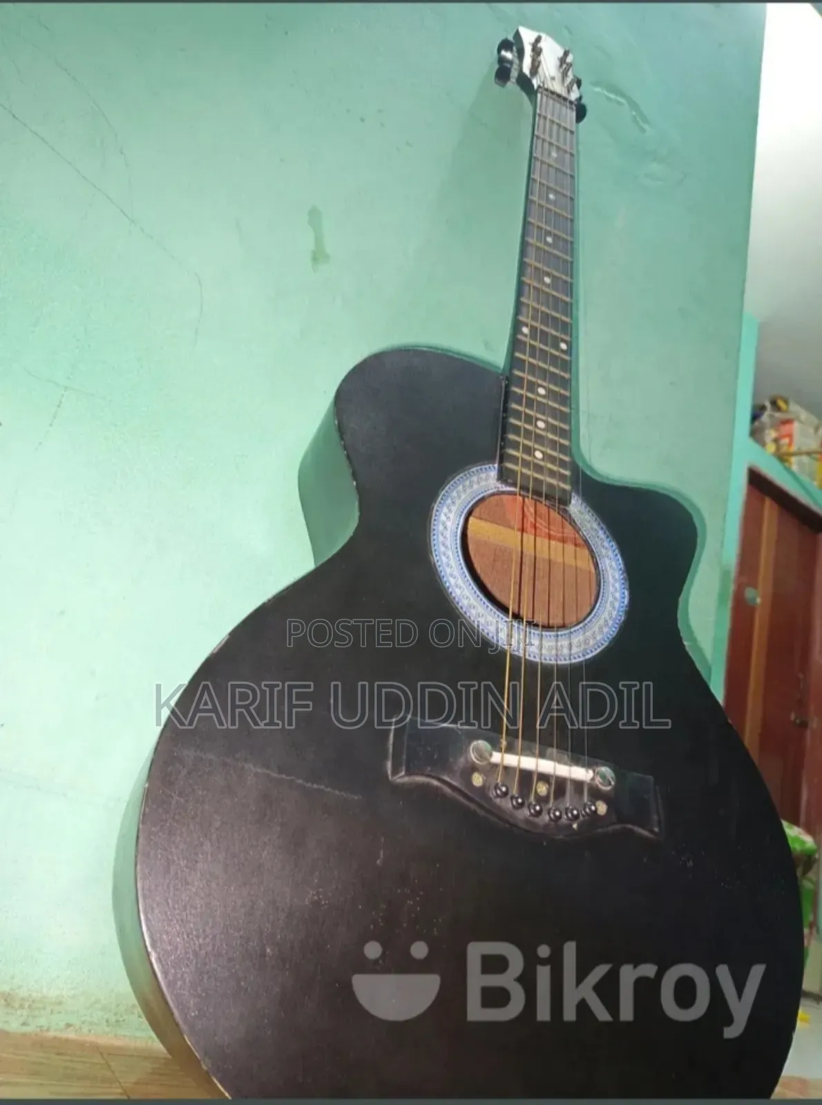 Very Good Guiter and Like New
