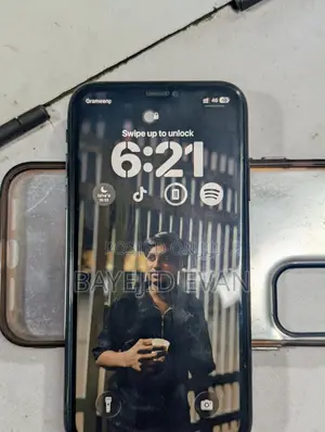 Photo - Apple iPhone 11 128 GB Black