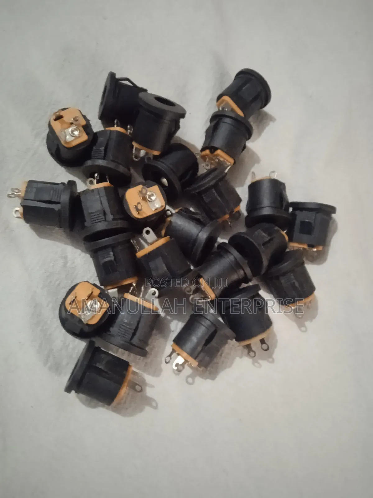 Male / Female Dc Connectors Used to Supply Dc Power.