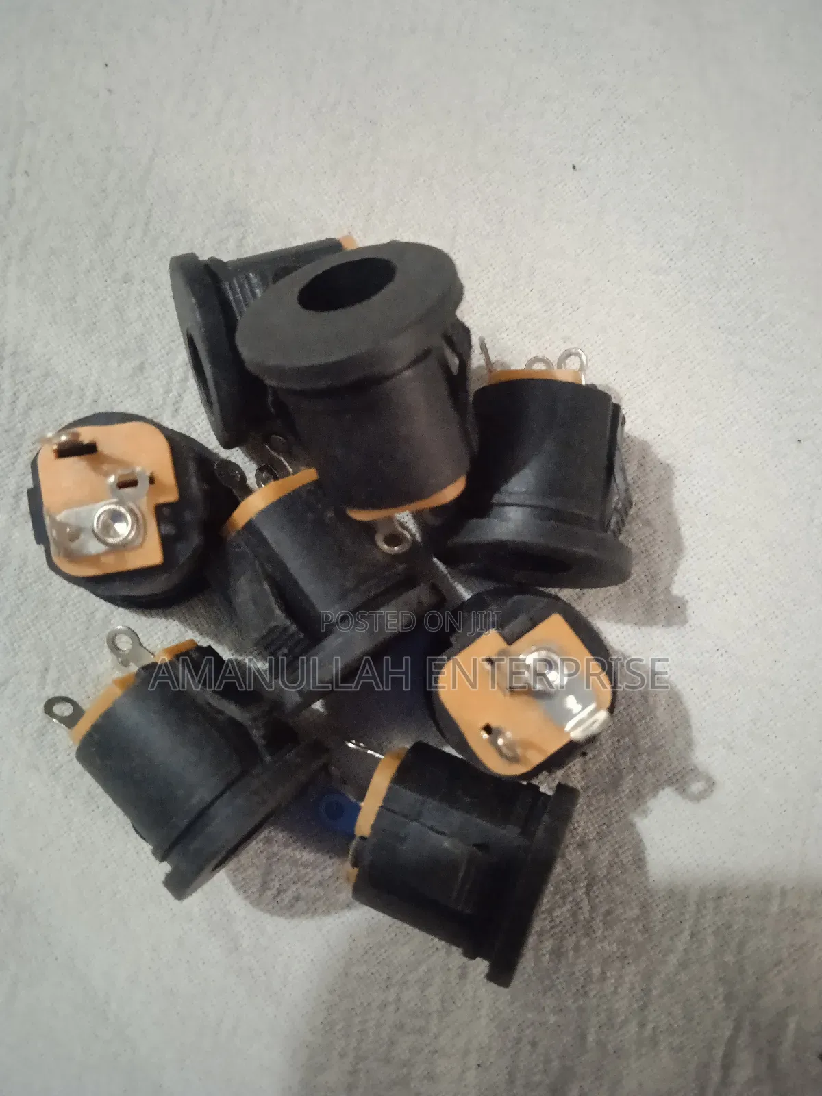 Male / Female Dc Connectors Used to Supply Dc Power.