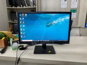 Dell 19"Inch Led Monitor ( চিকন সুতার মতো একটা দাগ আছে )