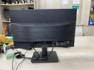 Dell 19"Inch Led Monitor ( চিকন সুতার মতো একটা দাগ আছে )