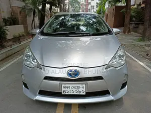 Photo - Toyota Aqua 2013 Silver