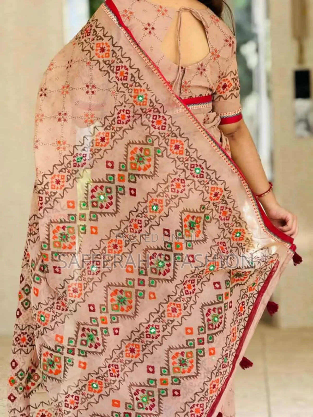 স্ক্রিন প্রিন্ট এর উপর এমব্রয়ডারি কাজের শাড়িr