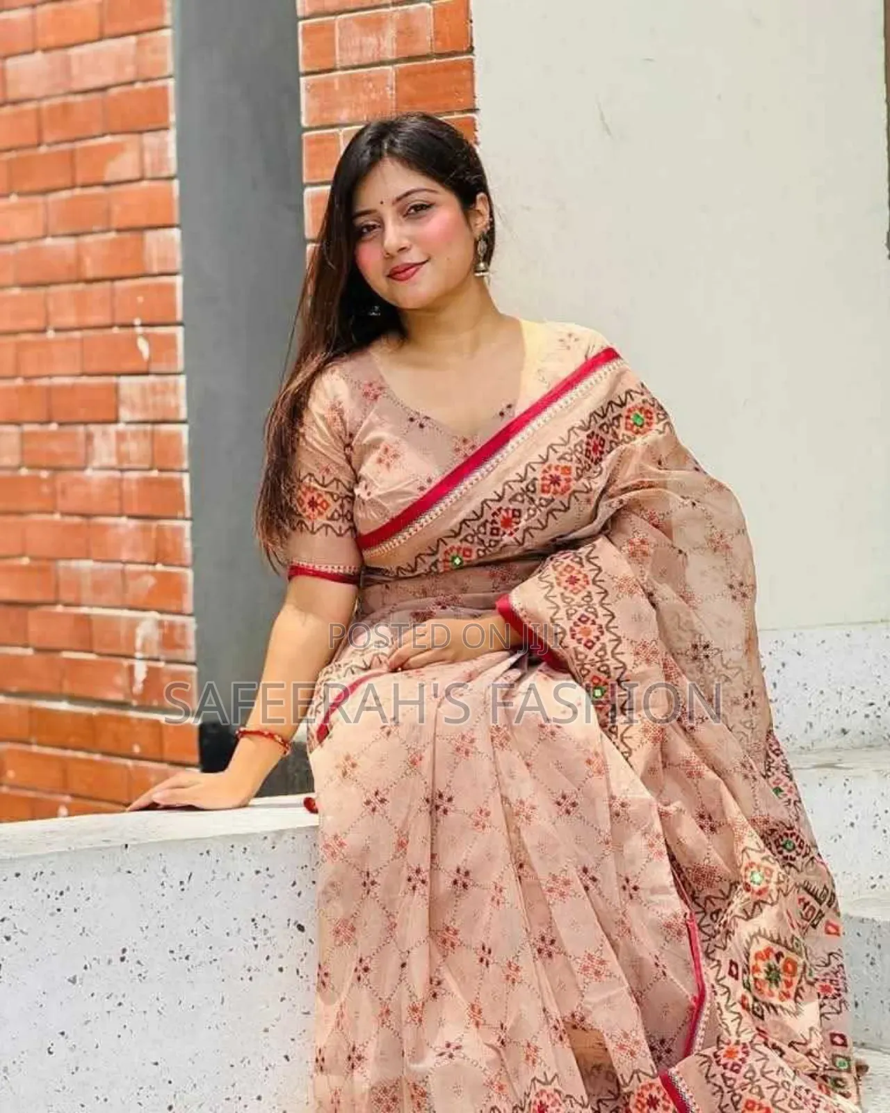 স্ক্রিন প্রিন্ট এর উপর এমব্রয়ডারি কাজের শাড়িr