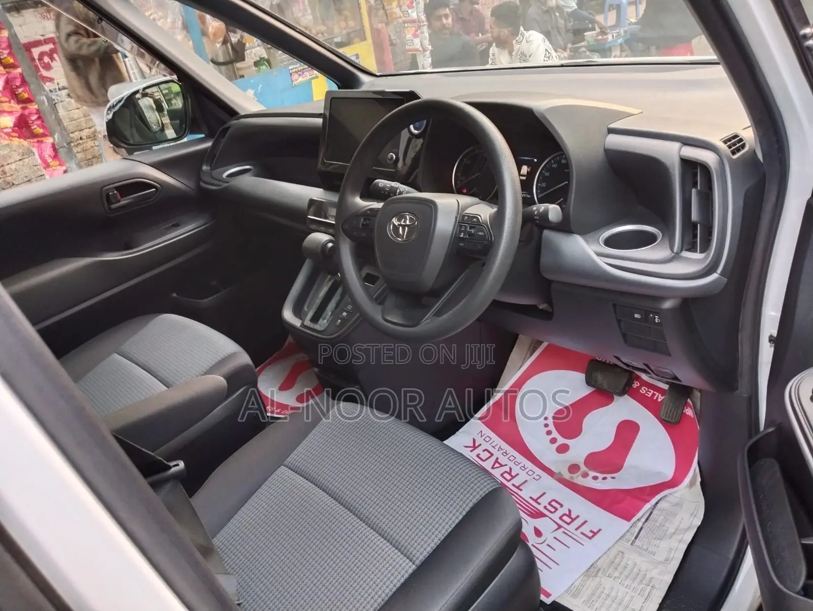 Toyota Noah 2022 Pearl