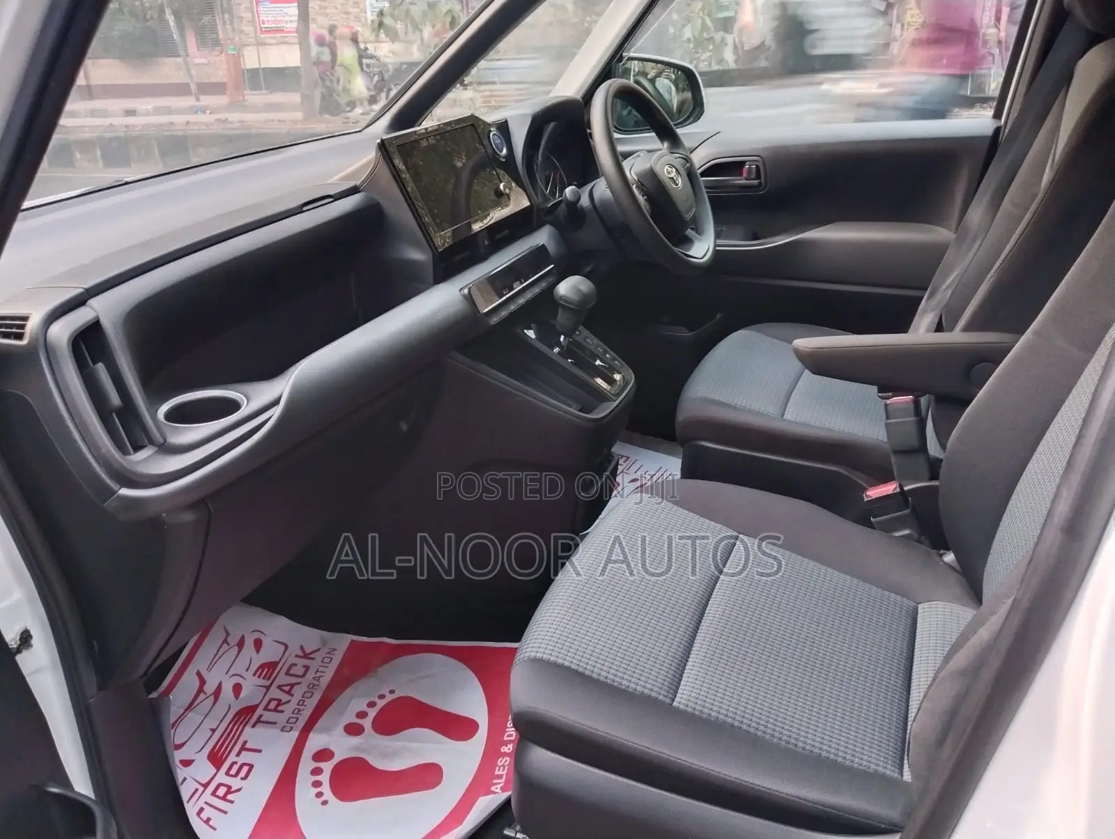 Toyota Noah 2022 Pearl