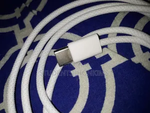 Photo - C To C Cable Inn Original Apple