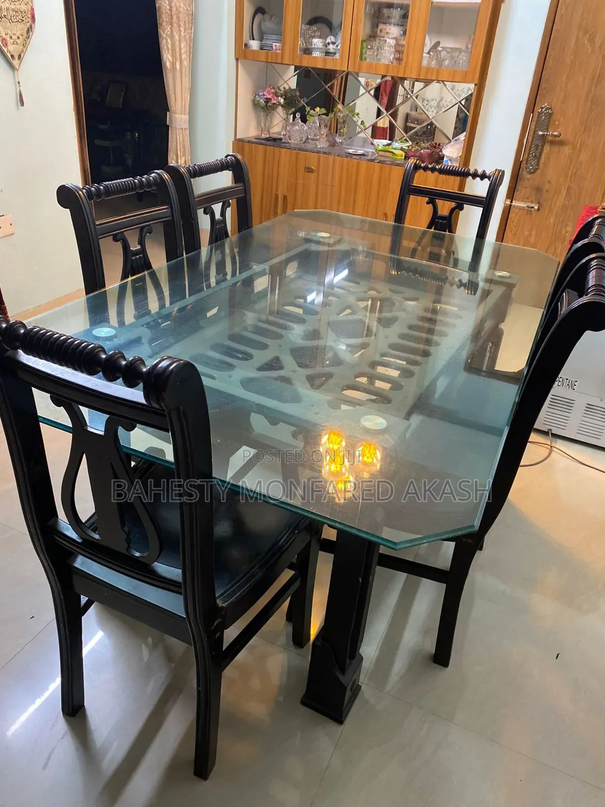 ৬ চেয়ারের একটি ডাইনিং টেবিল বিক্রি হবে