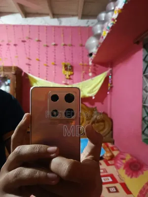 Photo - Infinix Note 30 Pro 256 GB Orange