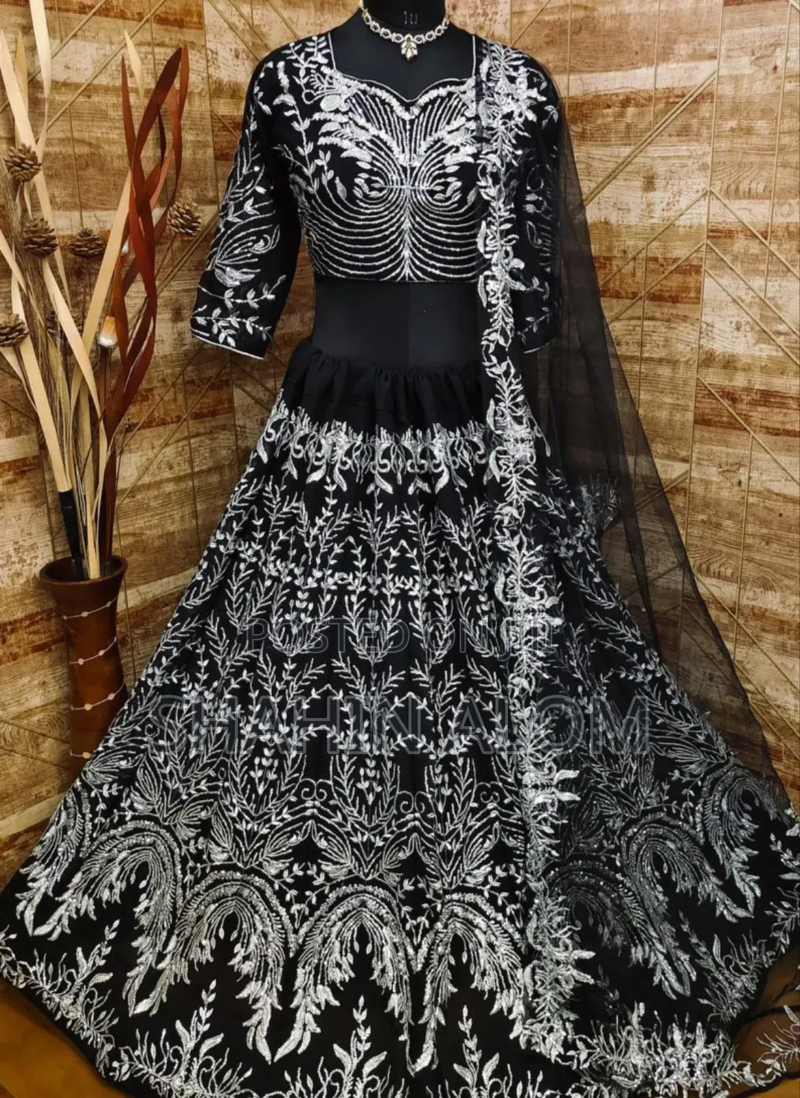 রেডিমেড জর্জেট এমব্রয়ডারি পার্টি ড্রেস